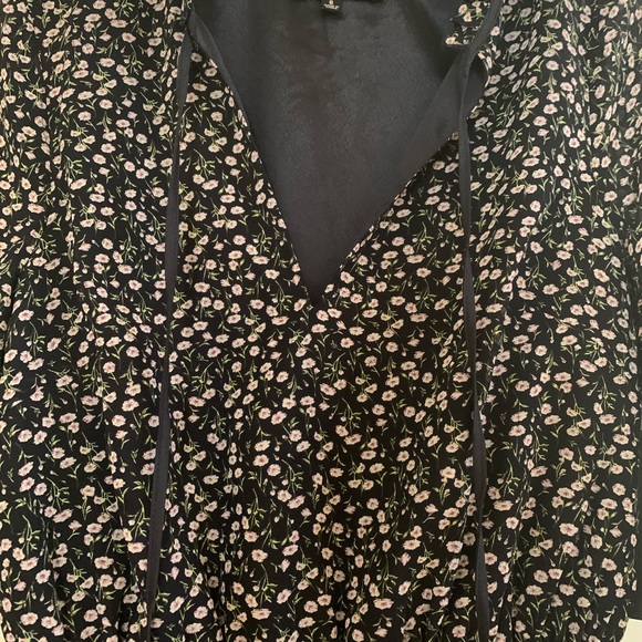 Lulu’s Navy Floral Long sleeve dress - Picture 6 of 7